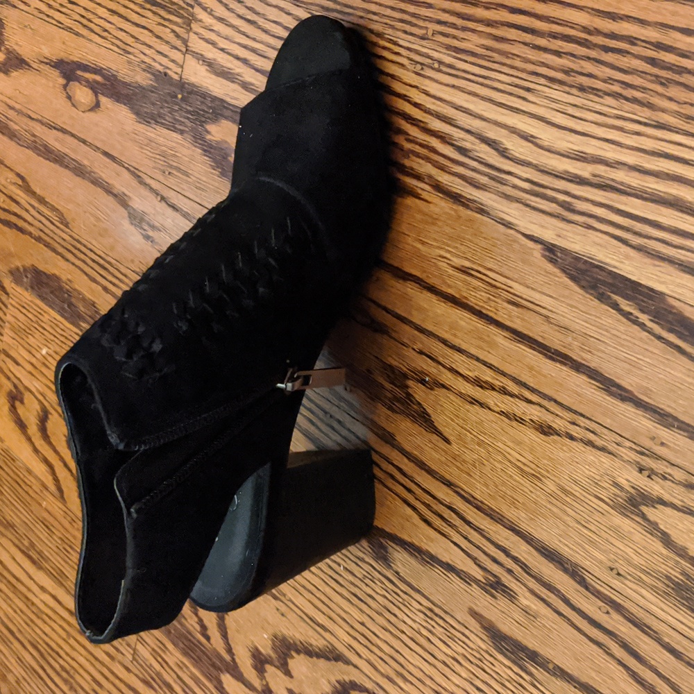 Shoes - Picture 4 of 8